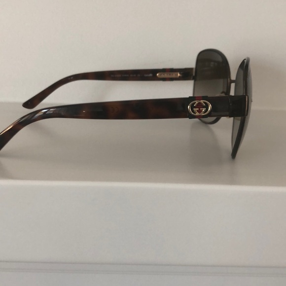 Gucci sunglasses and case - Picture 3 of 5